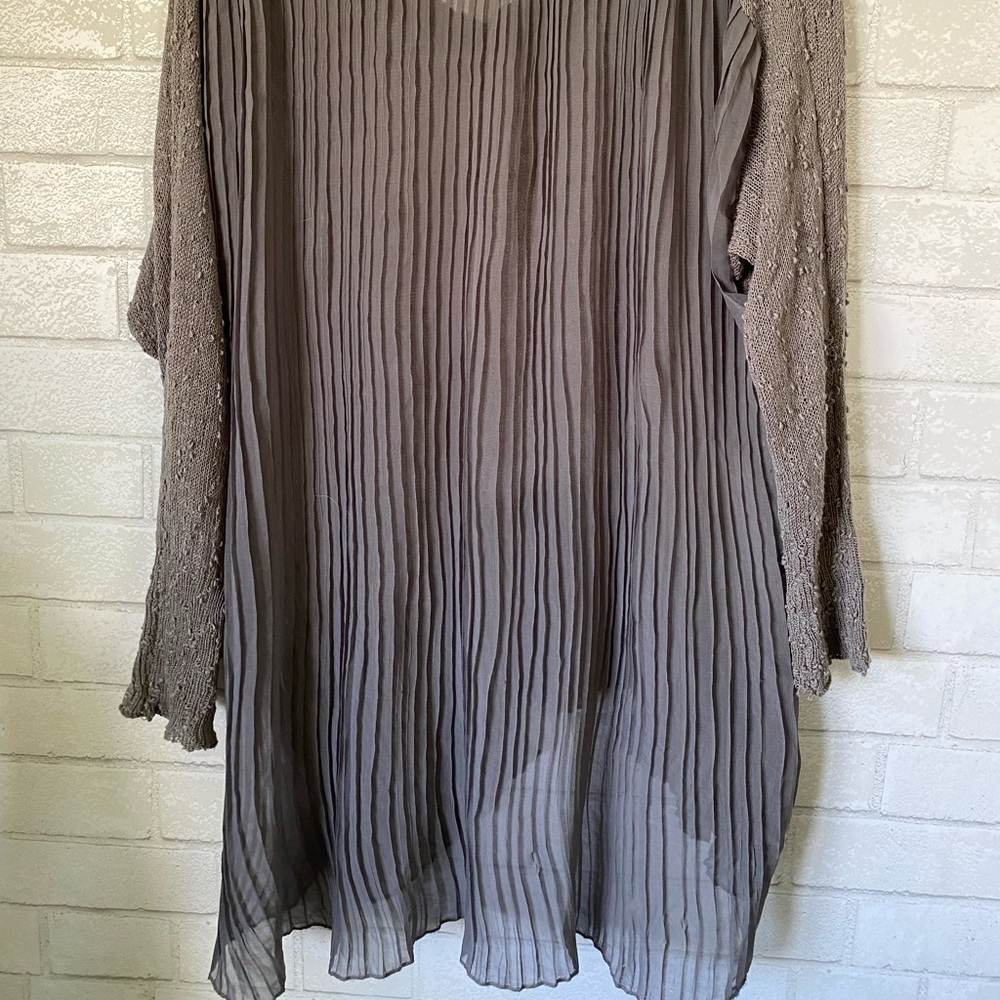 LF Sweater - Picture 2 of 4